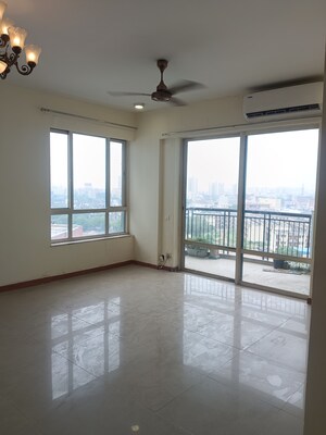 Room in 3 BHK Apartment at Unitech The Close North, Sector 50 – for Rent