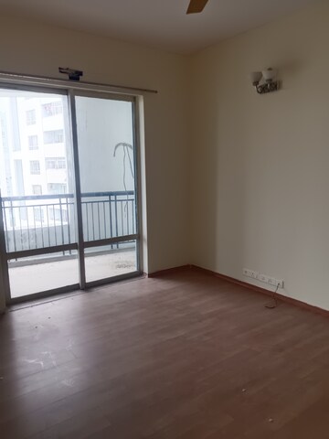 Room in 3 BHK Apartment at Unitech The Close North, Sector 50 – for Rent