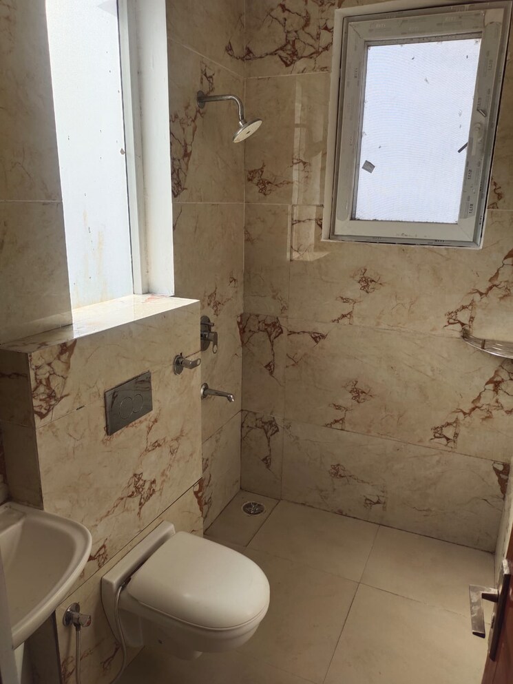Bathroom, bliss-orra 4 Bedroom 2000 Sq.Ft. Penthouse In Ambala Highway Zirakpur 8950137