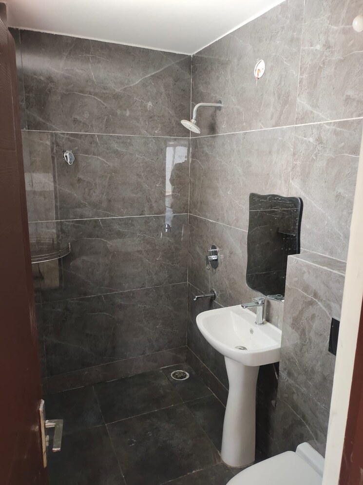 Bathroom, bliss-orra 4 Bedroom 2000 Sq.Ft. Penthouse In Ambala Highway Zirakpur 8950137