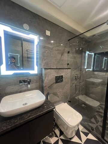 Bathroom in 1 BHK Builder Floor at Sector 21 – for Rent