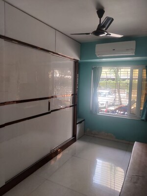 Room in 1 BHK Apartment at Airoli – for Sale