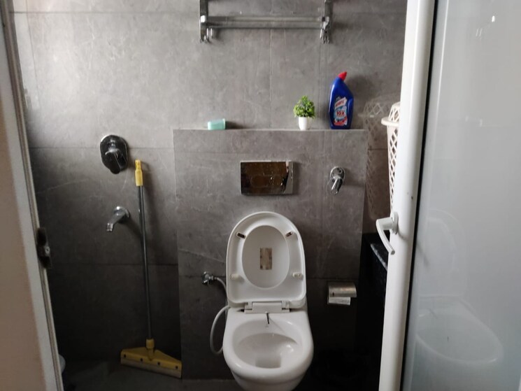 Bathroom, motiaz-royal-citi 2 Bedroom 1500 Sq.Ft. Apartment In Ambala Highway Zirakpur 8950151