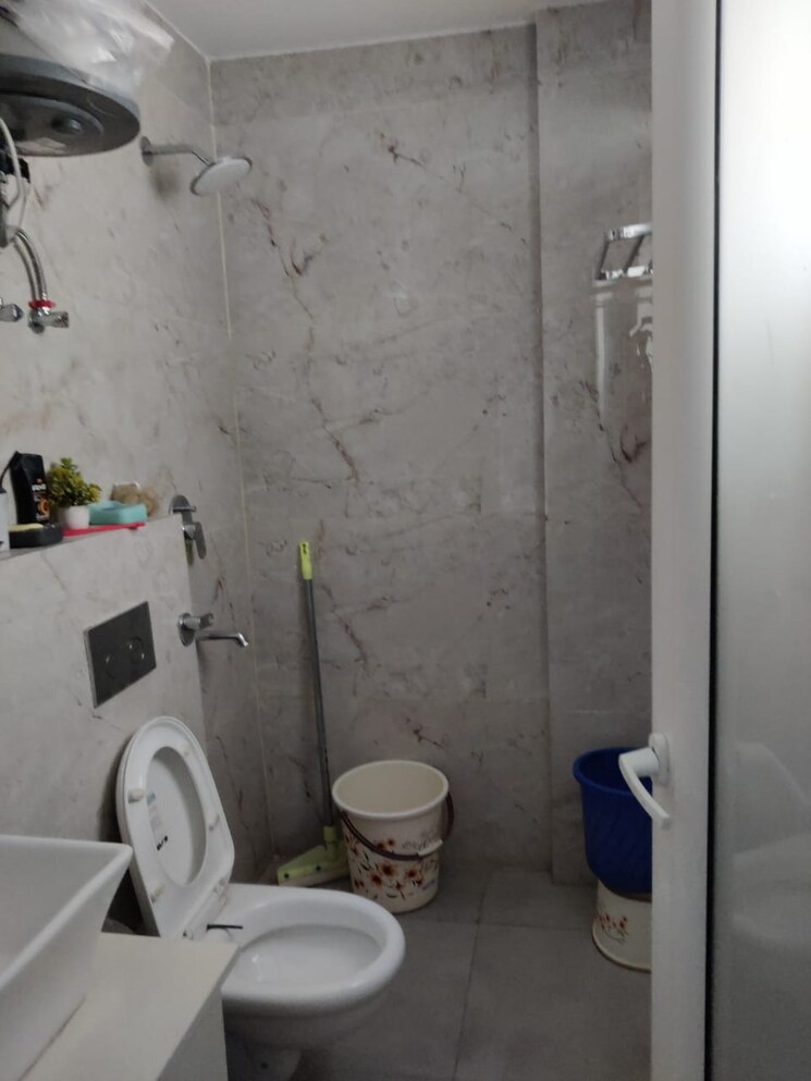 Bathroom, motiaz-royal-citi 2 Bedroom 1500 Sq.Ft. Apartment In Ambala Highway Zirakpur 8950151