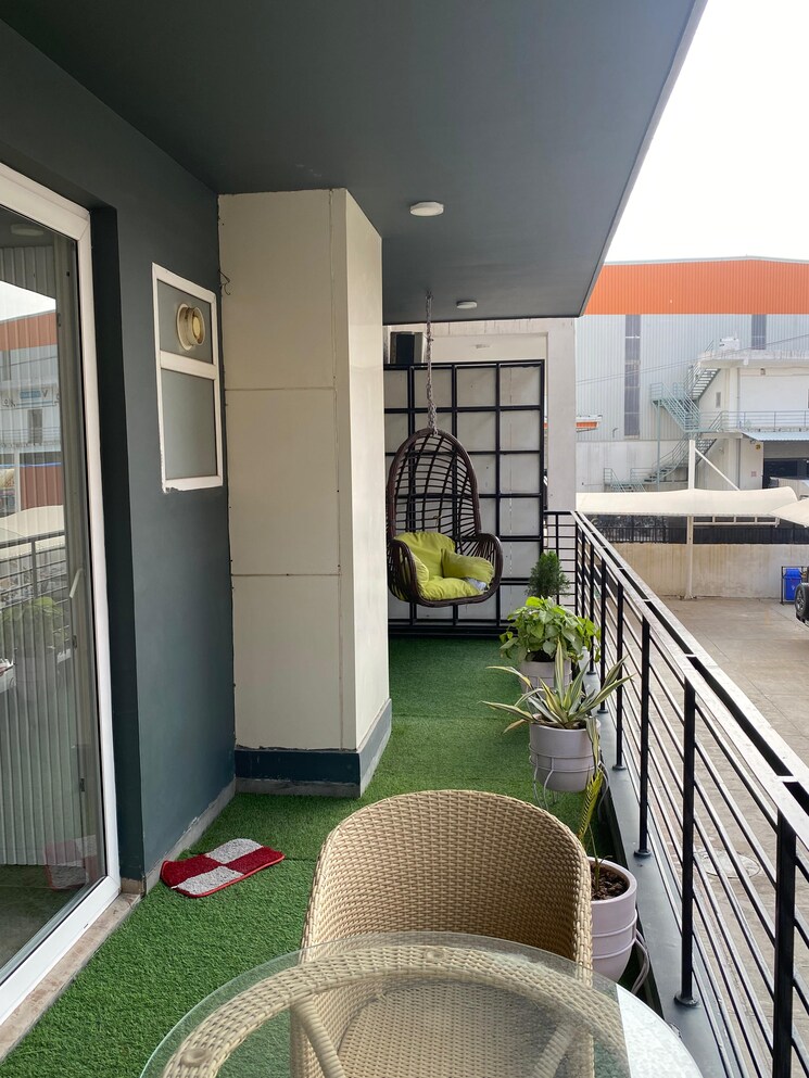 Balcony, vip road 3 Bedroom 1800 Sq.Ft. Apartment In Vip Road Zirakpur 8950154