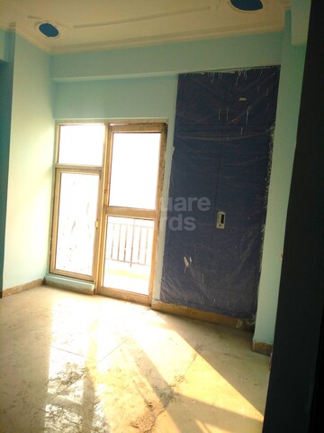 Room in 3 BHK Apartment at Gardenia Golf City, Sector 75 – for Rent