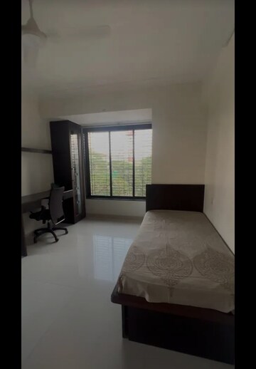 Room in 2 BHK Apartment at Raheja Solitaire, Goregaon West – for Rent