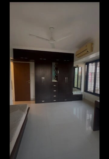 Room in 2 BHK Apartment at Raheja Solitaire, Goregaon West – for Rent