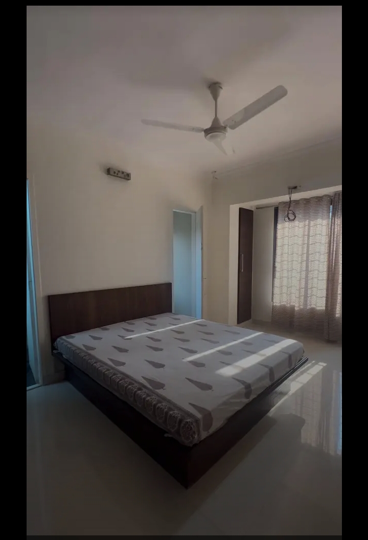 2 BHK Apartment For Rent in Raheja Solitaire