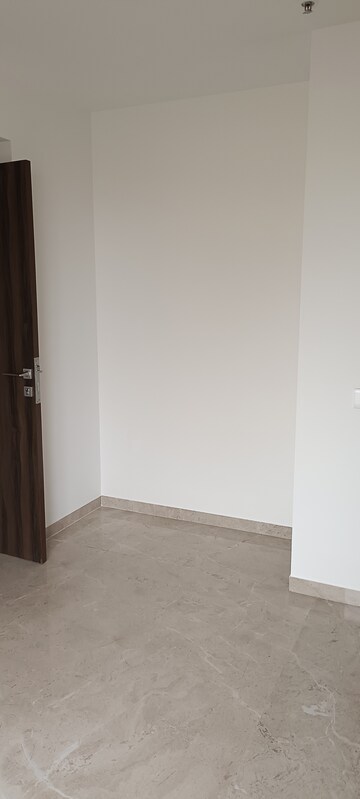Room in 1 BHK Apartment at Hiranandani Regent Hill, Powai – for Rent