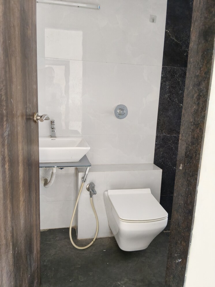 Bathroom, sarla-garden 2 Bedroom 1300 Sq.Ft. Apartment In Vakola Mumbai 8950185