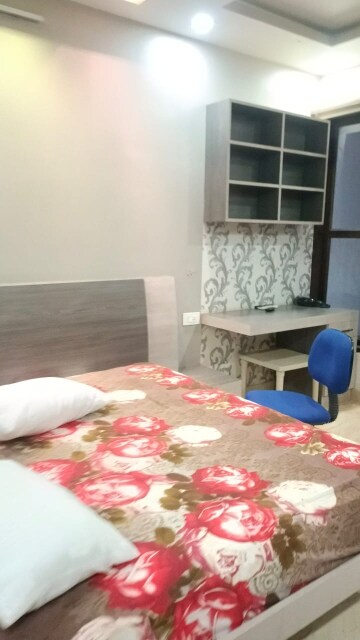Master Bedroom in 3 BHK Apartment at Gomti Nagar – for Rent
