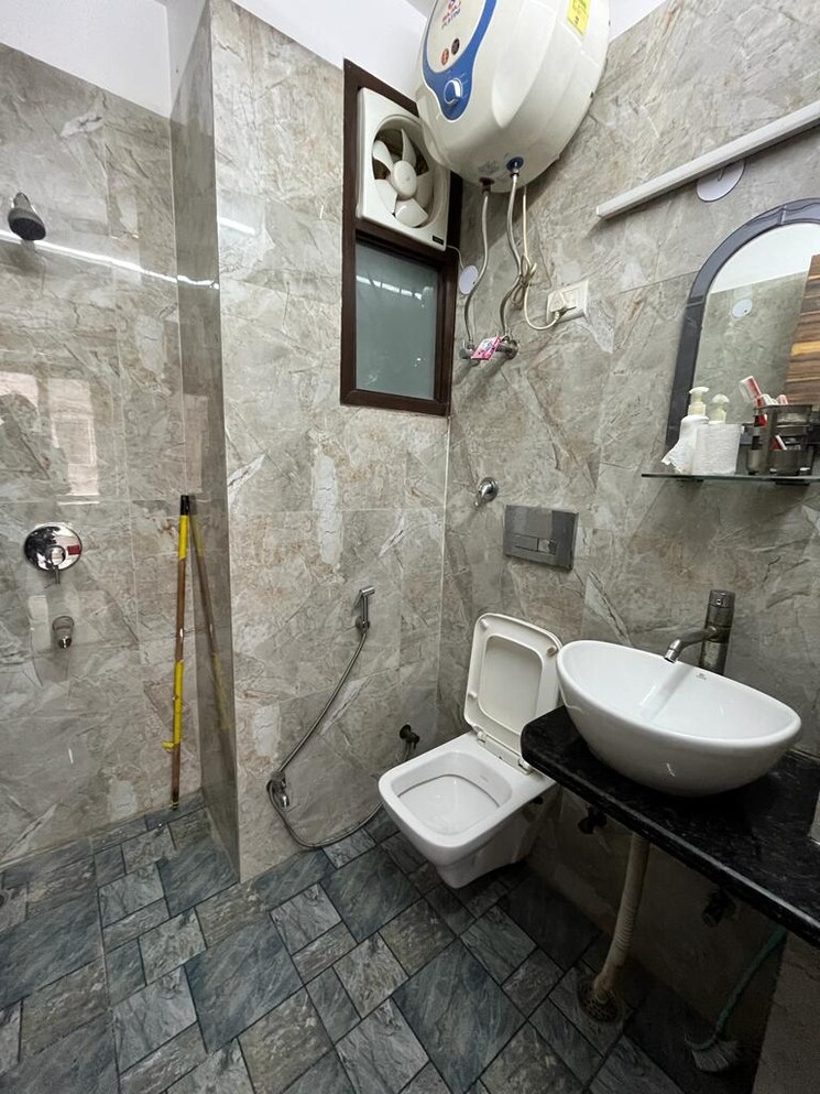 Bathroom, sector 19 dwarka 2 Bedroom 700 Sq.Ft. Builder Floor In Sector 19 Dwarka Delhi 8950190
