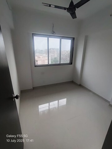 Room in 1 BHK Apartment at Ayodhya Silver Residency, Santacruz East – for Rent