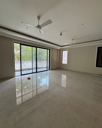 Room in 3 BHK Apartment at Kolte Patil 24K Glitterati 2, Pimple Nilakh – for Rent
