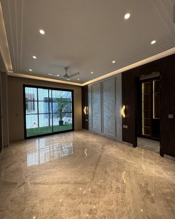 Room in 4 BHK Apartment at Kolte Patil 24K Atria, Pimple Nilakh – for Rent