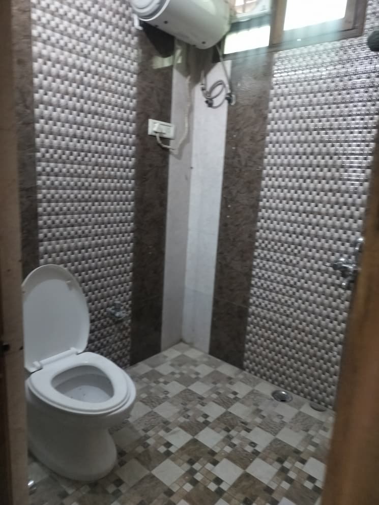 Bathroom, unitech-south-city-ii 3 Bedroom 1600 Sq.Yd. Builder Floor In Sector 50 Gurgaon 8576545