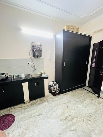 Master Bedroom in 1 BHK Builder Floor at Sector 40 – for Rent