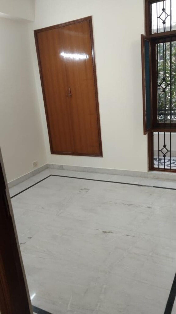 Room, unitech-nirvana-country-plots 3 Bedroom 300 Sq.Yd. Builder Floor In Sector 50 Gurgaon 8576422