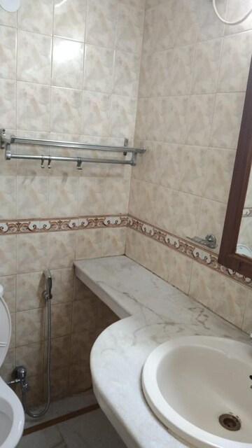 Bathroom in 3 BHK Builder Floor at Unitech Nirvana Country Plots, Sector 50 – for Rent