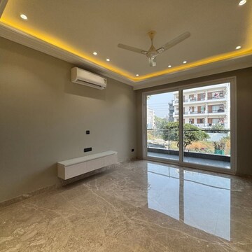 Room in 3 BHK Apartment at Mittal Palm Beach, Juhu – for Rent