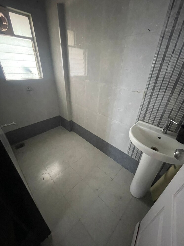Bathroom, bramha-avenue 1 Bedroom 653 Sq.Ft. Apartment In Kondhwa Pune 8950216
