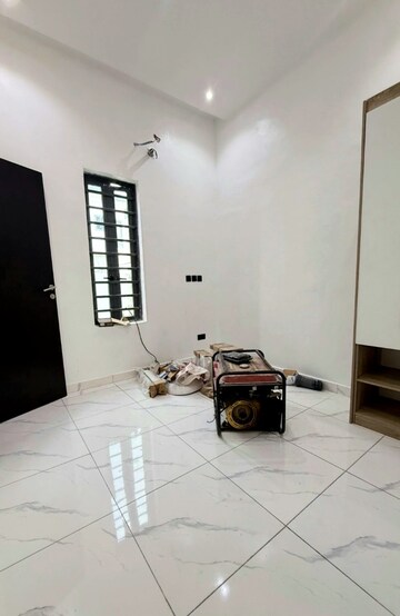 Living Room in 2.5 BHK Apartment at Mulund Darshan, Mulund West – for Rent