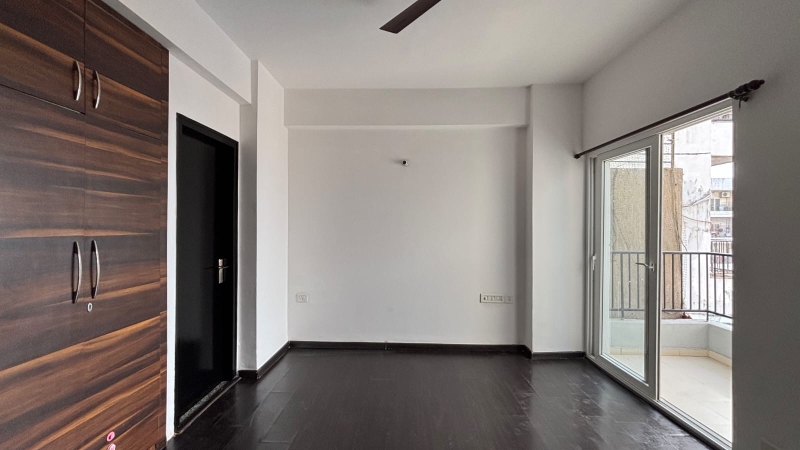 3 BHK + Extra Room Apartment For Sale in Amrapali Golf Homes