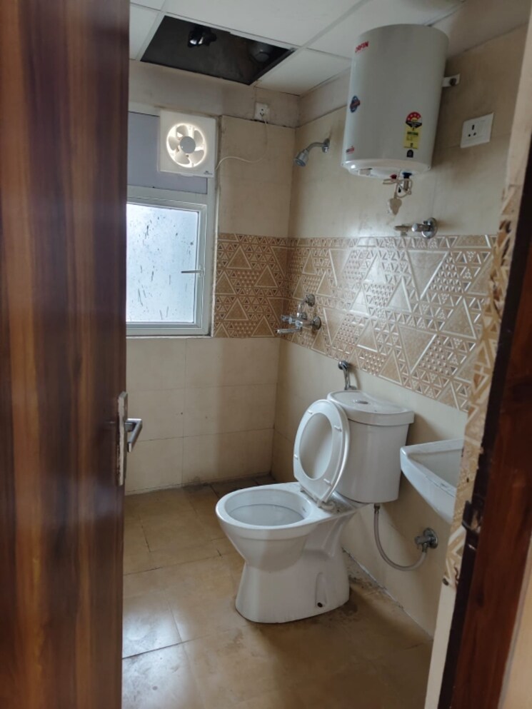 Bathroom, amrapali-golf-homes 3 Bedroom 1595 Sq.Ft. Apartment In Sector 4 Greater Noida Greater Noida 8950227