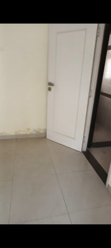 Room in 1 BHK Apartment at Rustomjee Central Park, Andheri East – for Rent