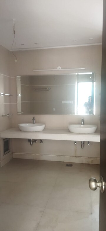 Bathroom in 5 BHK Villa at Unitech Uniworld Resorts-The Residences, Sector 33 – for Rent