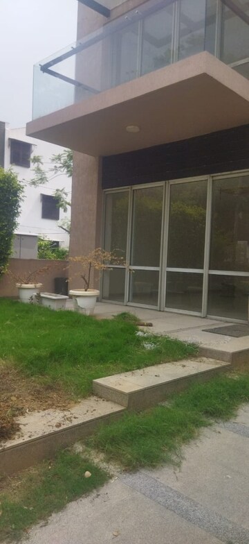Balcony in 5 BHK Villa at Unitech Uniworld Resorts-The Residences, Sector 33 – for Rent