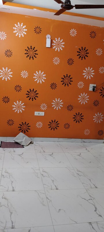Furnished Amenities in 2 BHK Builder Floor at Dhavalgiri Apartment Sector 11, Sector 11 – for Rent