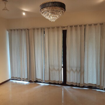 Bedroom in 5 BHK Builder Floor at Unitech Arcadia, South City 2 – for Rent