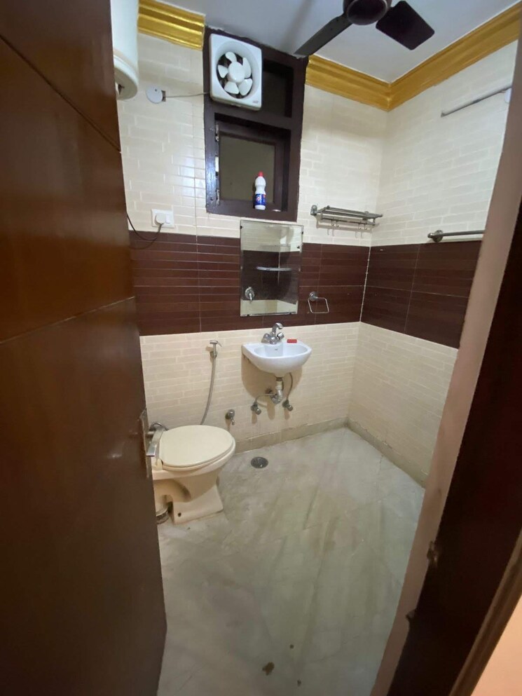 Bathroom, chattarpur 2 Bedroom 900 Sq.Ft. Builder Floor In Chattarpur Delhi 8950289