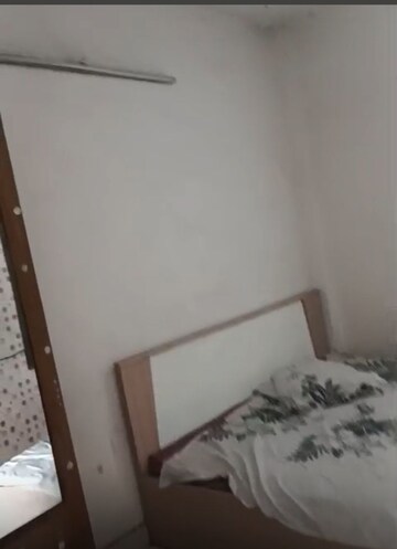 Room in 1 BHK Builder Floor at Vasundhara Sector 5 – for Rent