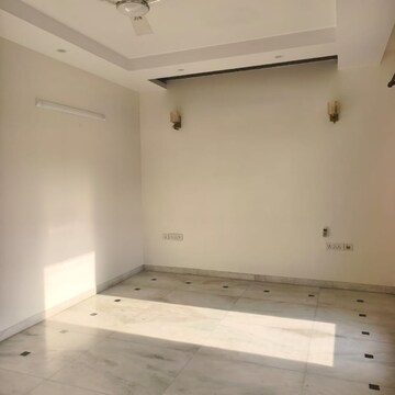 Room in 3 BHK Builder Floor at Green Park – for Rent