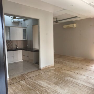 Room in 3 BHK Builder Floor at Green Park – for Rent