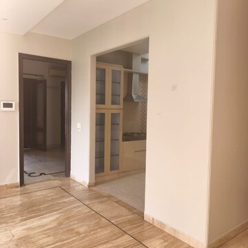 Room in 3 BHK Builder Floor at Green Park – for Rent