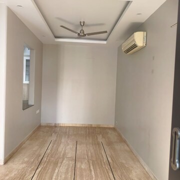 Room in 3 BHK Builder Floor at Green Park – for Rent