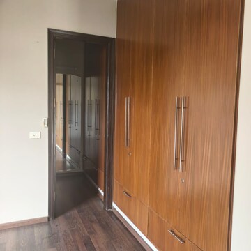 Furnished Amenities in 3 BHK Builder Floor at Green Park – for Rent