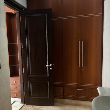 Furnished Amenities in 3 BHK Builder Floor at Green Park – for Rent