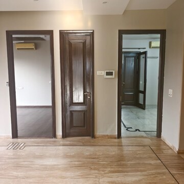 Room in 3 BHK Builder Floor at Green Park – for Rent