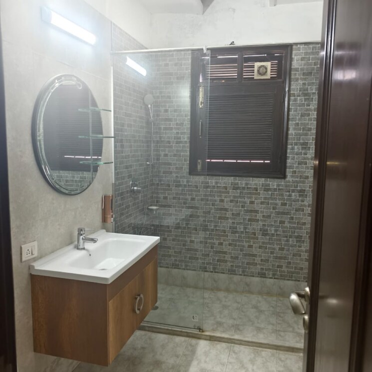 Bathroom, green park 3 Bedroom 2160 Sq.Ft. Builder Floor In Green Park Delhi 8950330