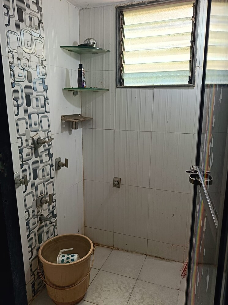 Bathroom, nagari-niwara-chs 1 Bedroom 470 Sq.Ft. Apartment In Goregaon East Mumbai 8950340
