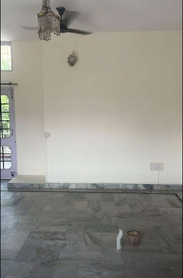 Room in 2 BHK Builder Floor at Sector 34 – for Rent
