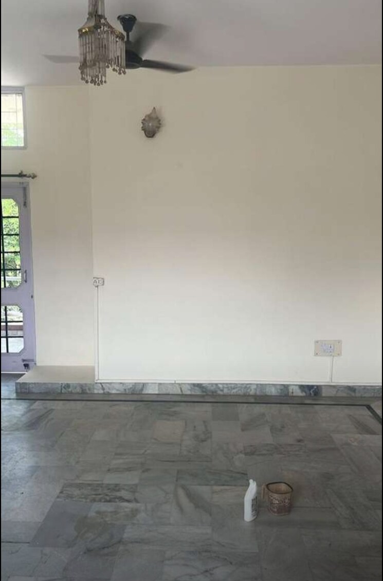 Room, sector 34 2 Bedroom 1250 Sq.Ft. Builder Floor In Sector 34 Chandigarh 8950341