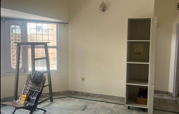 Room in 2 BHK Builder Floor at Sector 34 – for Rent