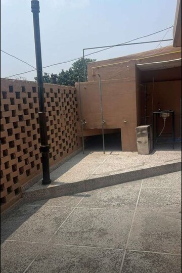 Parking in 2 BHK Builder Floor at Sector 34 – for Rent