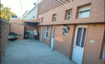 2 BHK Builder Floor – Exterior View View at Sector 34 - for Rent